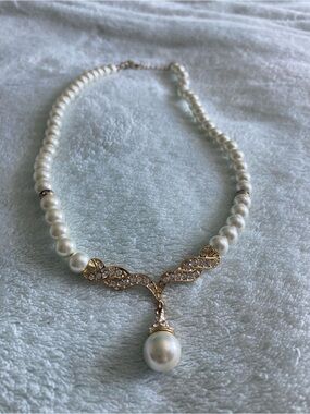 Elegant White Pearl Necklace with Gold Crystal Accent
